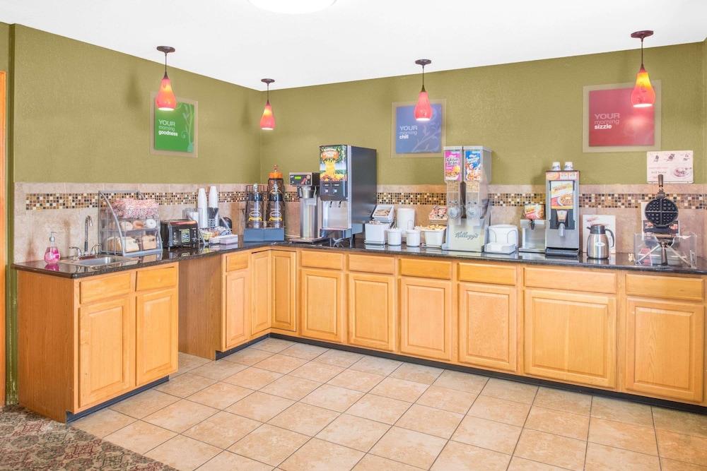 Super 8 By Wyndham Sikeston/Miner Area Hotel Buitenkant foto